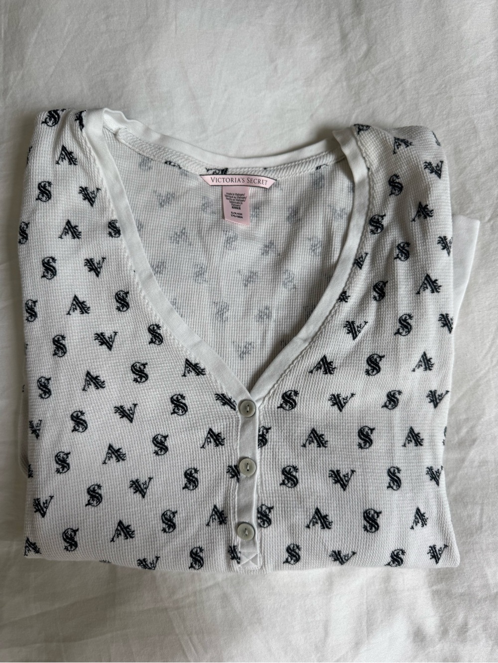 vintage 2000’s Victoria’s Secret waffle knit long sleeve pajama top